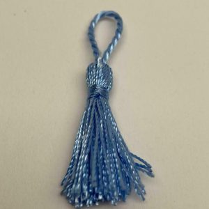 Kwastje / tassel lichtblauw 40 mm. Met lus 65 mm