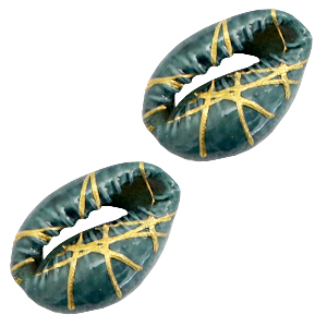 Kauri schelp kraal 17 x 11 mm. Special Gold line / dark ocean green