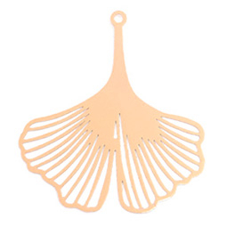 Hanger bohemian ginkgo blad 40 x 36 mm. Rosé goudkleurig.