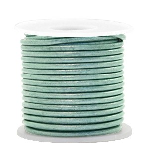 Rond leer 3 mm pastel lark green metallic. Per 20 cm