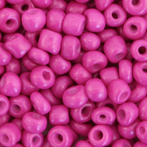 Glaskralen rocailles 6/0 4mm. Cerise pink. Zakje +/- 220 stuks / 20 gram