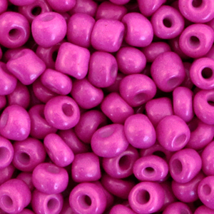 Glaskralen rocailles 6/0 4mm. Magenta purple. Zakje +/- 220 stuks / 20 gram